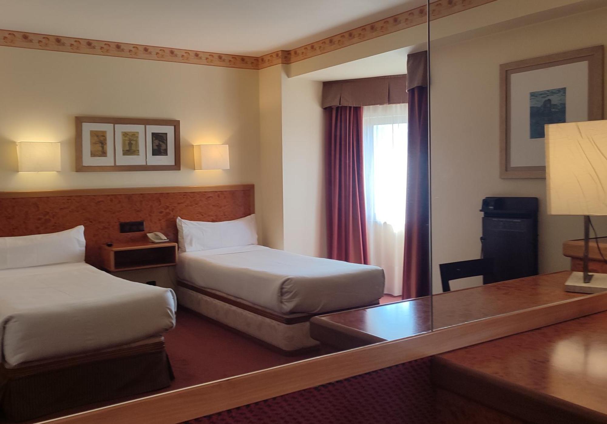 Hotel Sercotel Cuatro Postes อาบีลา ภายนอก รูปภาพ