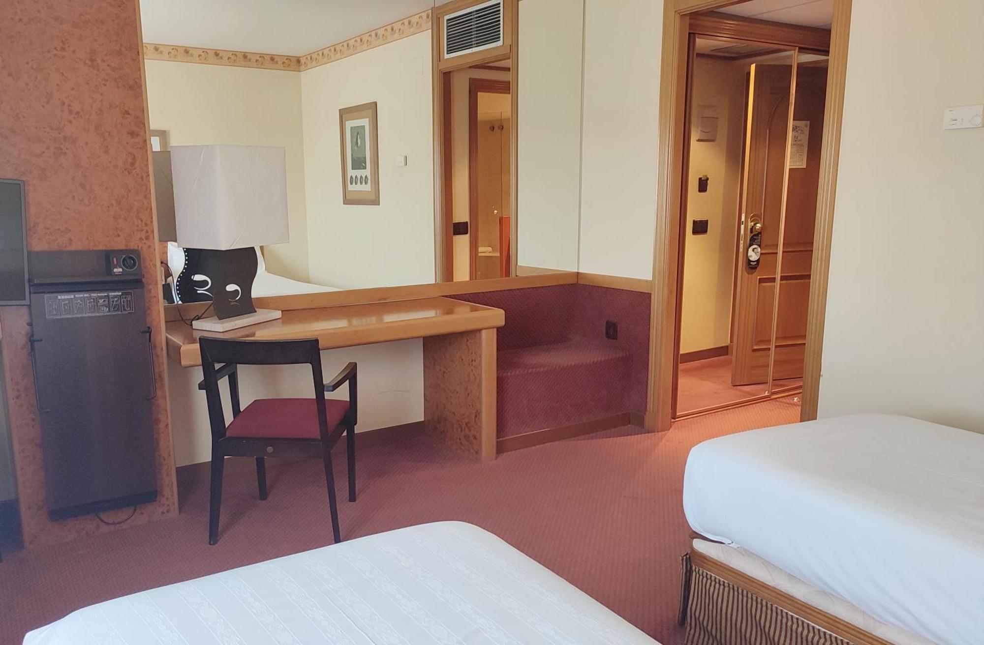 Hotel Sercotel Cuatro Postes อาบีลา ภายนอก รูปภาพ