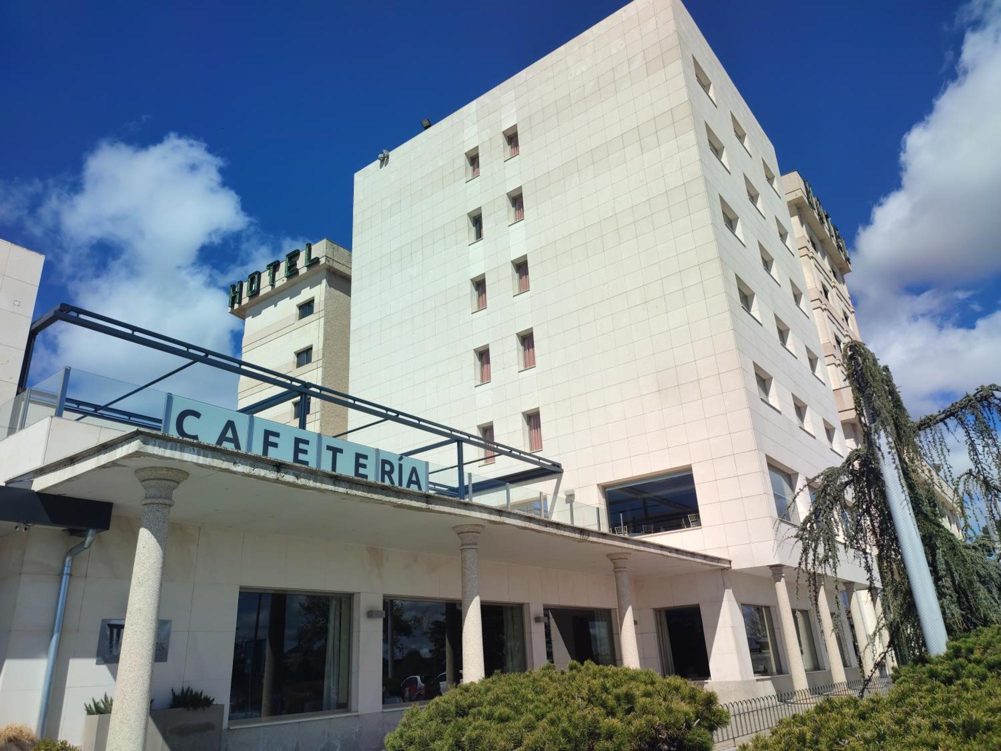 Hotel Sercotel Cuatro Postes อาบีลา ภายนอก รูปภาพ