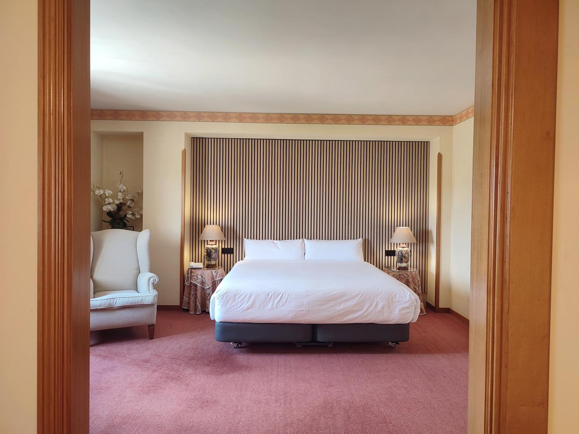 Hotel Sercotel Cuatro Postes อาบีลา ภายนอก รูปภาพ