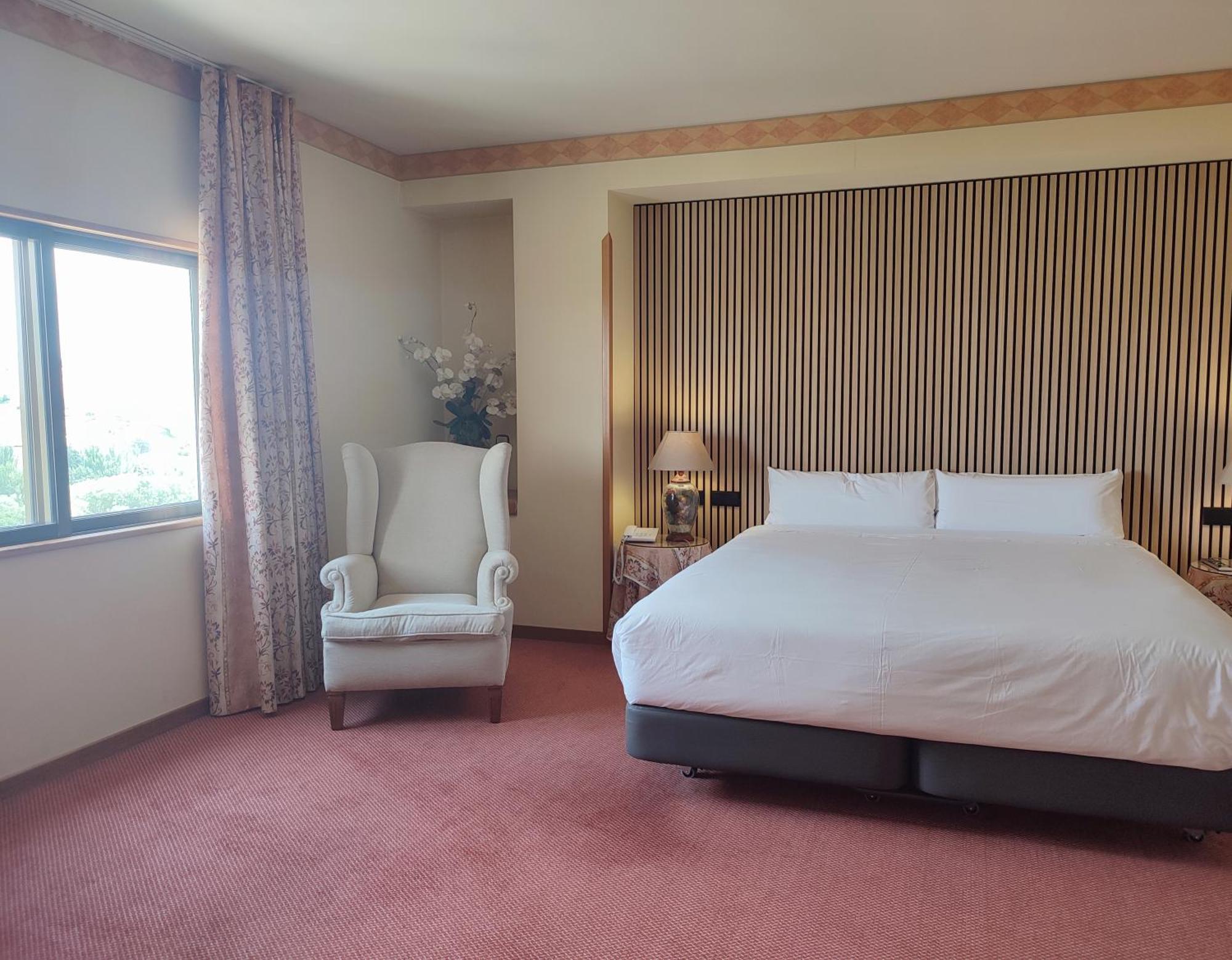 Hotel Sercotel Cuatro Postes อาบีลา ภายนอก รูปภาพ