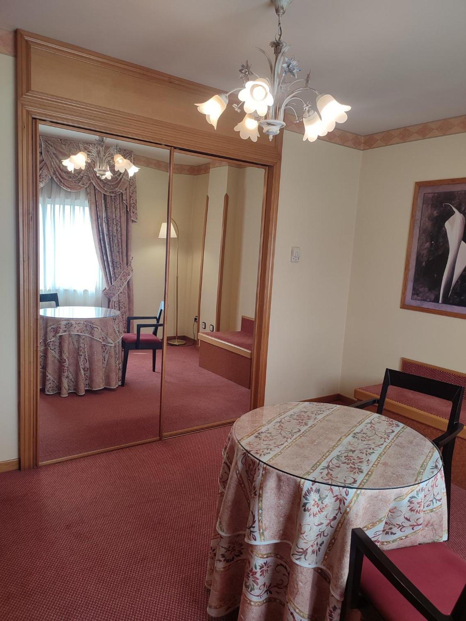 Hotel Sercotel Cuatro Postes อาบีลา ภายนอก รูปภาพ