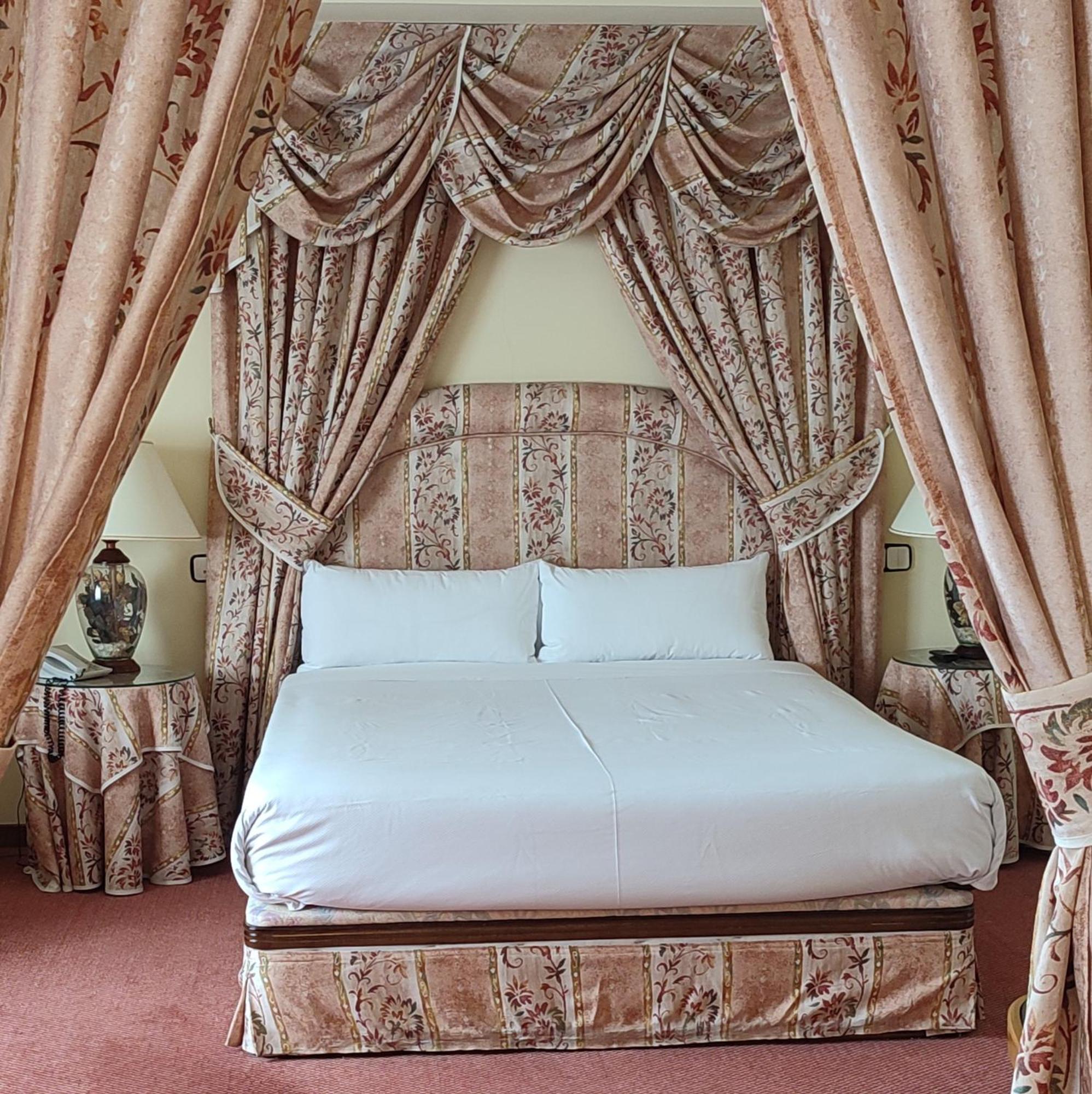 Hotel Sercotel Cuatro Postes อาบีลา ภายนอก รูปภาพ
