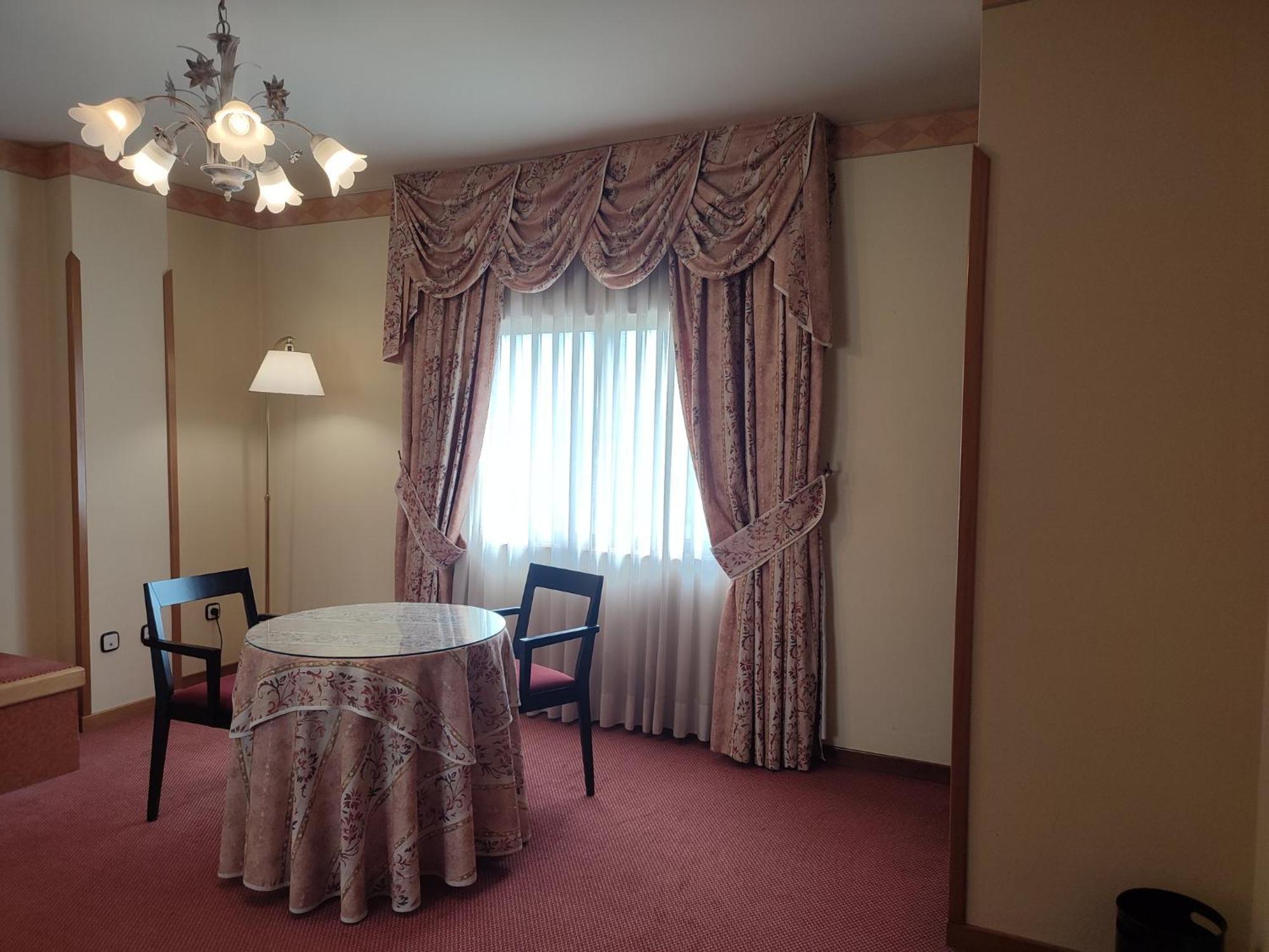 Hotel Sercotel Cuatro Postes อาบีลา ภายนอก รูปภาพ