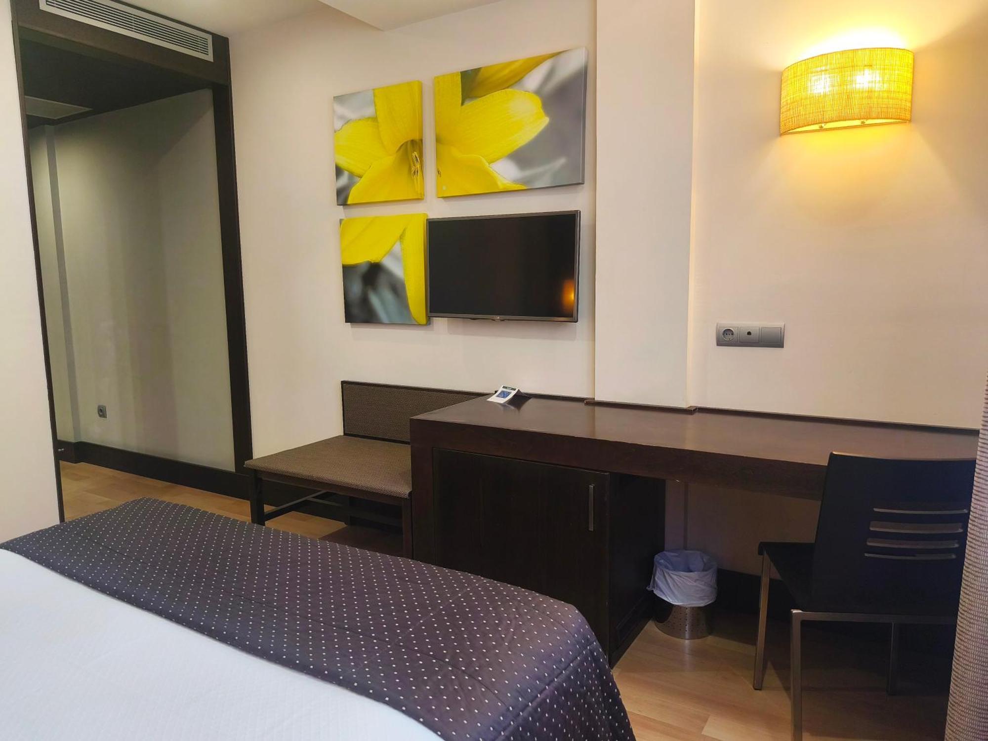 Hotel Sercotel Cuatro Postes อาบีลา ภายนอก รูปภาพ