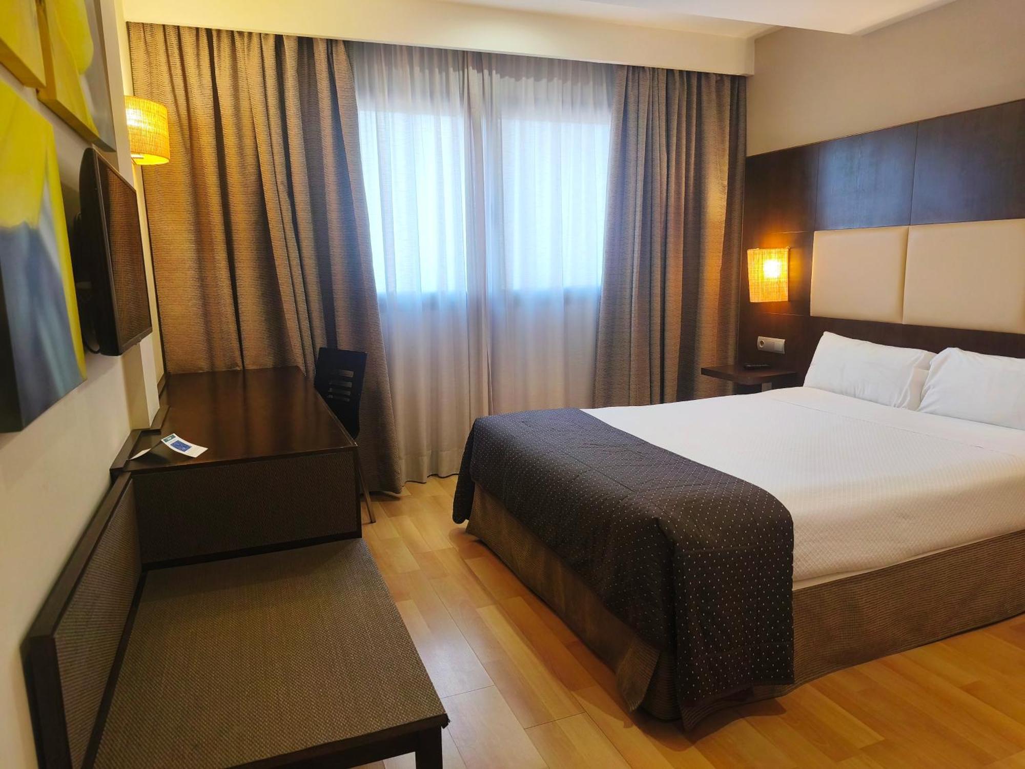 Hotel Sercotel Cuatro Postes อาบีลา ภายนอก รูปภาพ