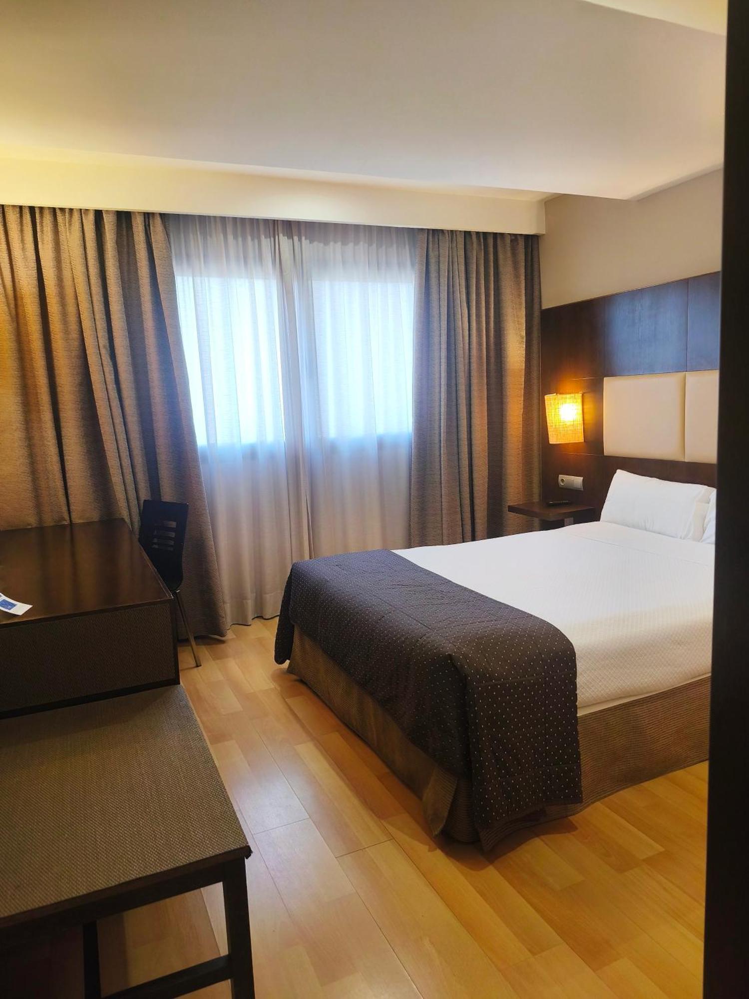 Hotel Sercotel Cuatro Postes อาบีลา ภายนอก รูปภาพ