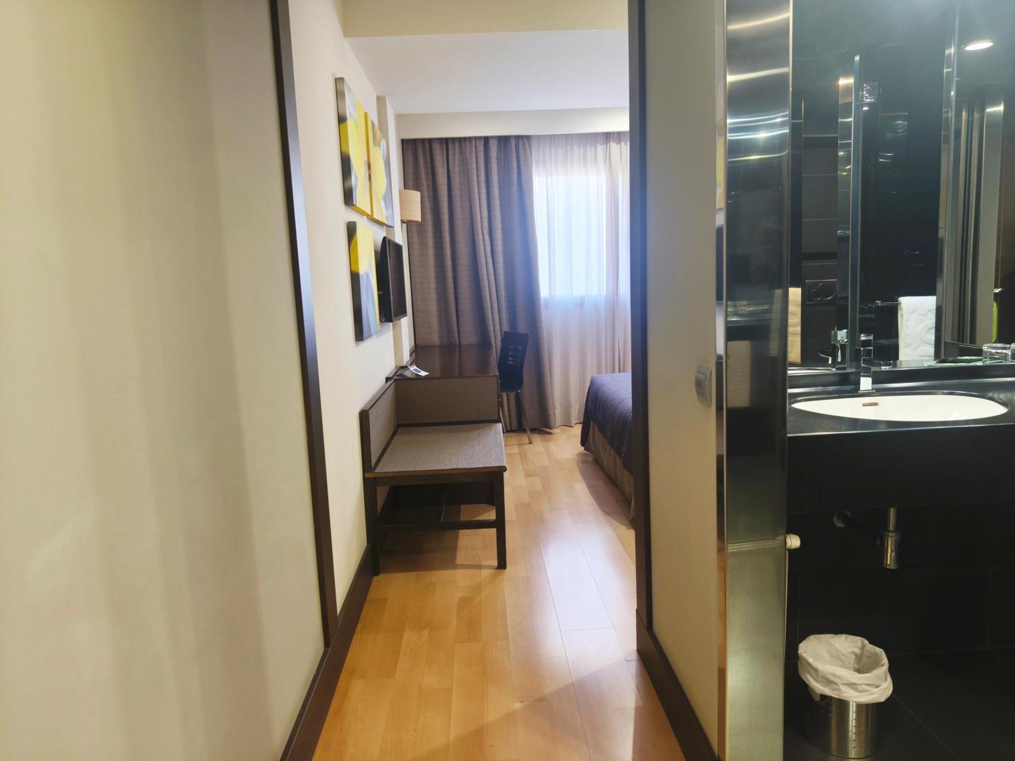 Hotel Sercotel Cuatro Postes อาบีลา ภายนอก รูปภาพ