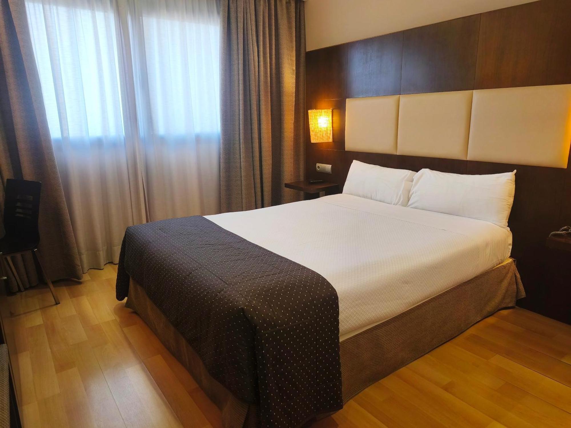 Hotel Sercotel Cuatro Postes อาบีลา ภายนอก รูปภาพ